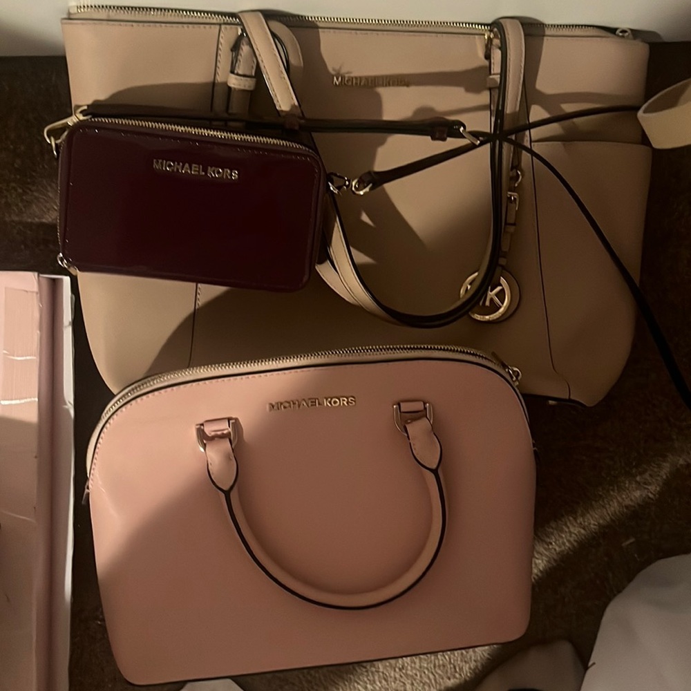 Micheal kors hand bags AND bracelets